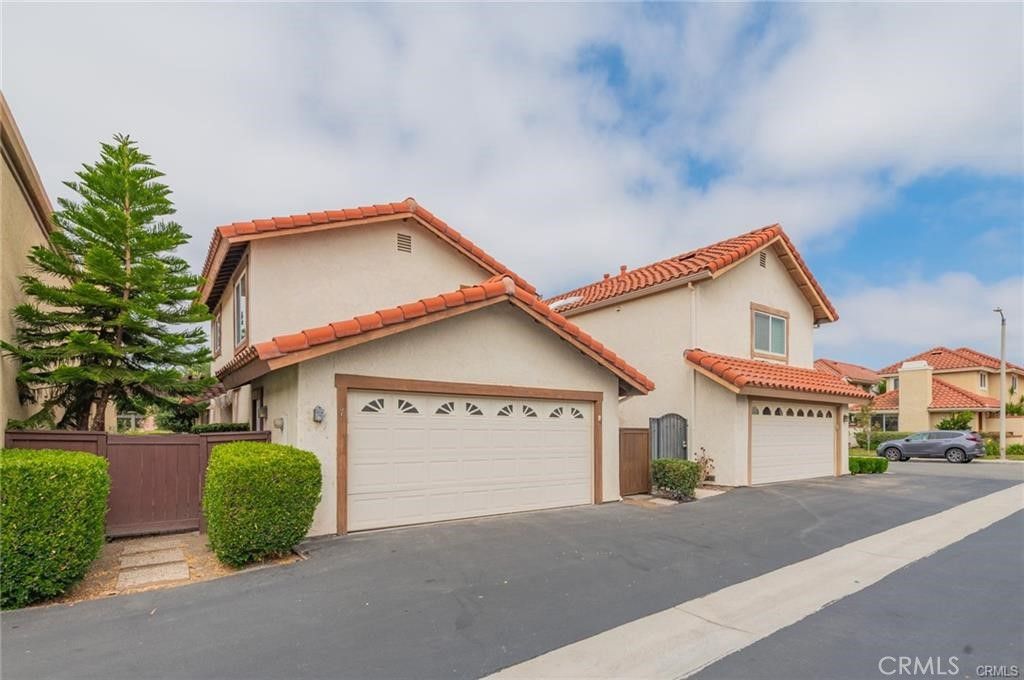Photo of 7 Tivoli, Irvine, CA 92620 (MLS # TR26079893)