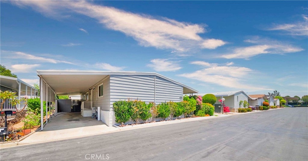 2251 Lake Glen
