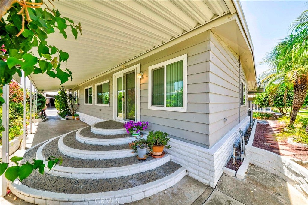 2251 Lake Glen