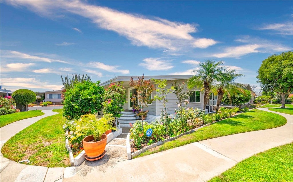 2251 Lake Glen
