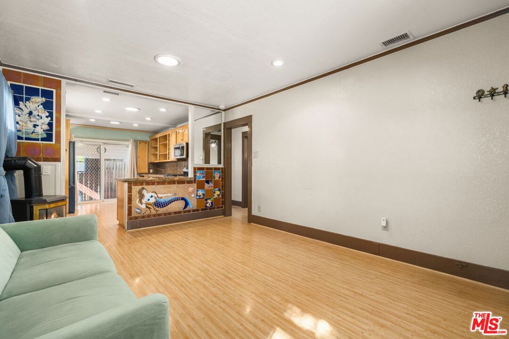 3605 Cerritos Avenue