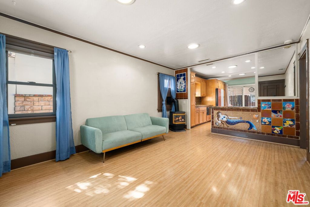 3605 Cerritos Avenue