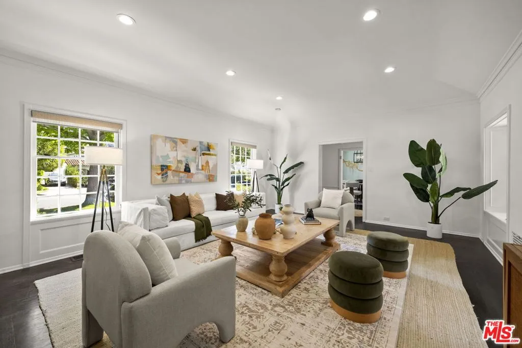 Los Angeles, California 90024, United States, 3 Bedrooms Bedrooms, ,2 BathroomsBathrooms,Residential,Pending,216602