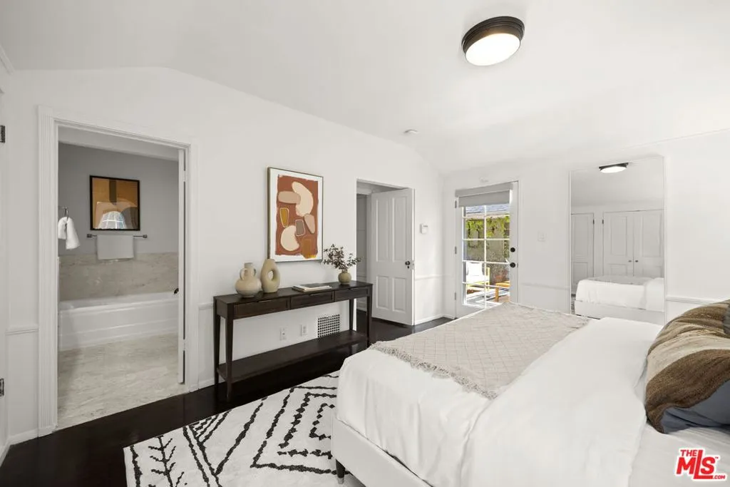 Los Angeles, California 90024, United States, 3 Bedrooms Bedrooms, ,2 BathroomsBathrooms,Residential,Pending,216602