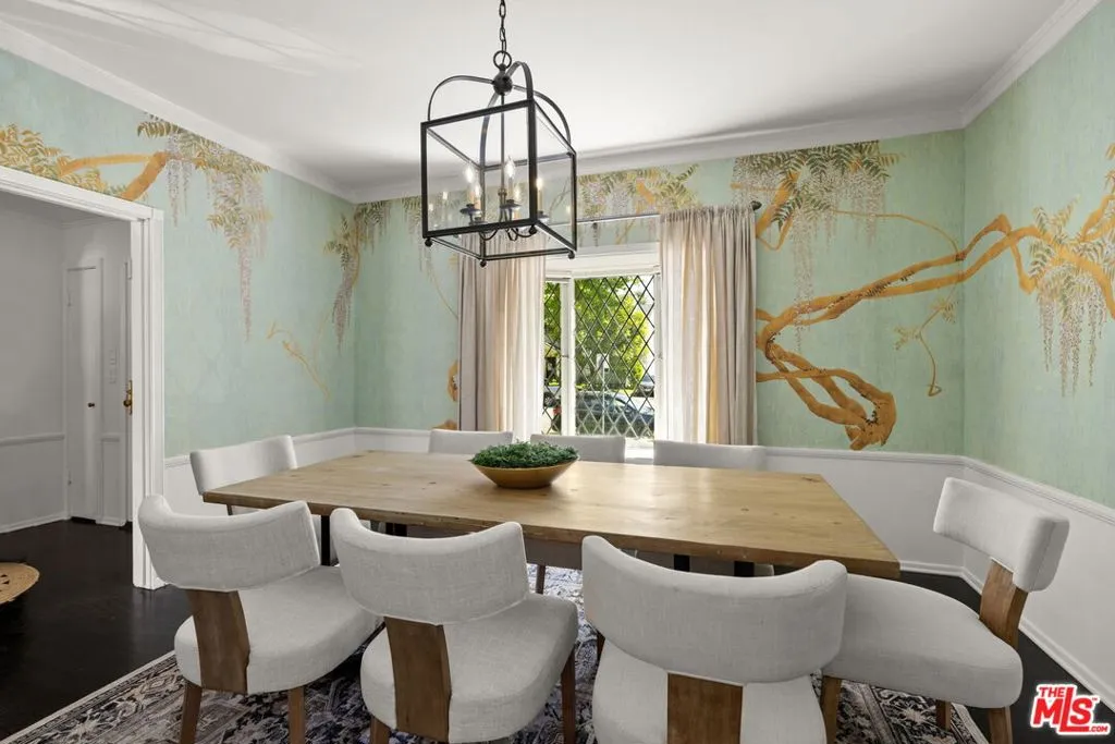 Los Angeles, California 90024, United States, 3 Bedrooms Bedrooms, ,2 BathroomsBathrooms,Residential,Pending,216602