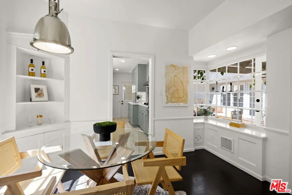 Los Angeles, California 90024, United States, 3 Bedrooms Bedrooms, ,2 BathroomsBathrooms,Residential,Pending,216602