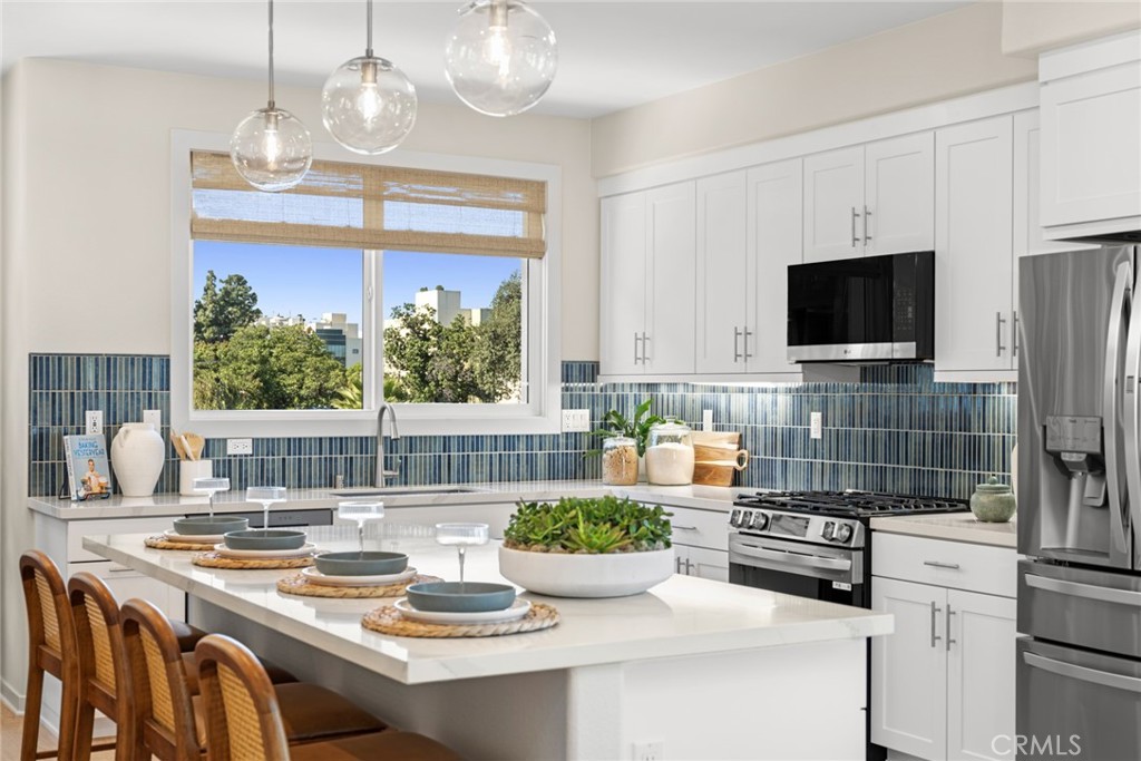 641 E Mission Boulevard