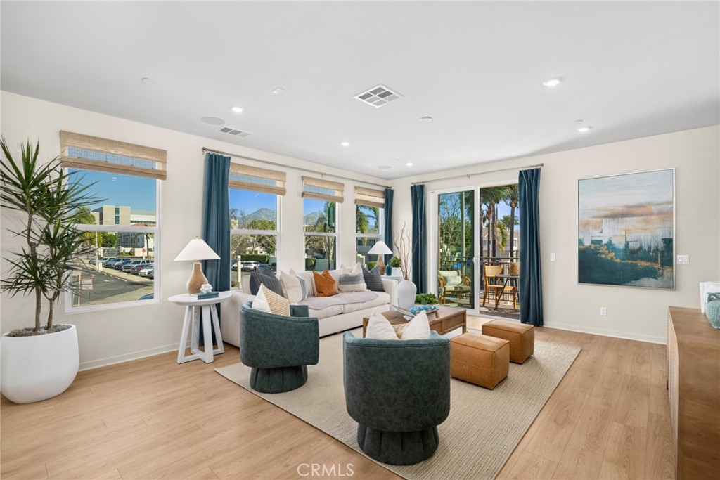 641 E Mission Boulevard