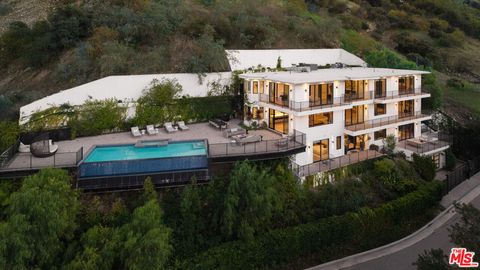 3820 Knobhill Drive Sherman Oaks CA 91423