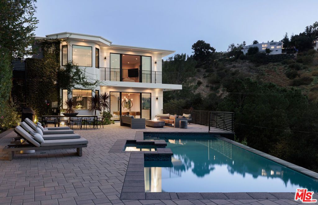 Photo of 3820 Knobhill Drive, Sherman Oaks, CA 91423 (MLS # 26637971)