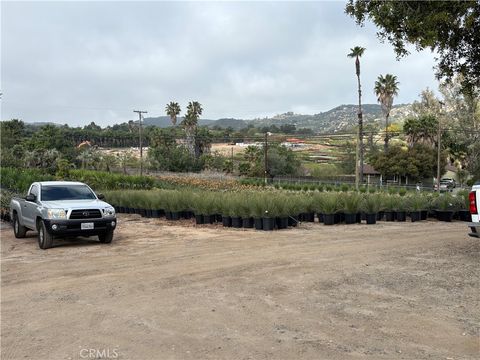 1719 Rainbow Valley Blvd. Fallbrook CA 92028