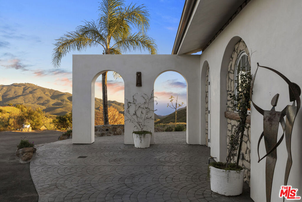 33239 Mulholland Highway