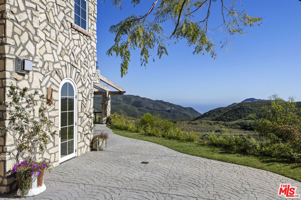 Photo of 33239 Mulholland Highway, Malibu, CA 90265 (MLS # 26666579)