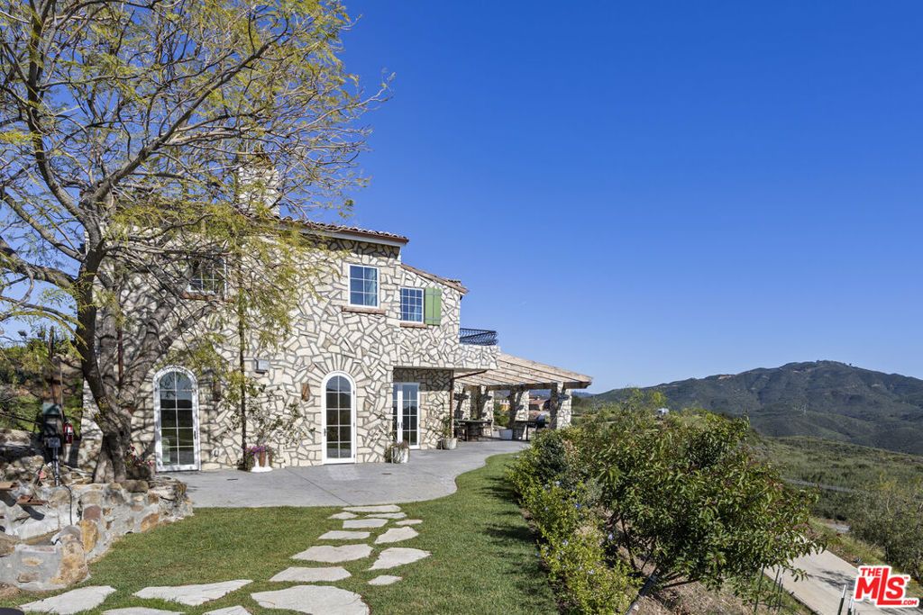 Photo of 33239 Mulholland Highway, Malibu, CA 90265 (MLS # 26666579)