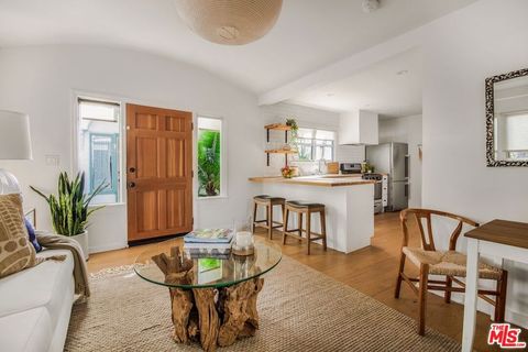 Photo of 5848 1/2 Willoughby Avenue, Los Angeles, CA 90038 (MLS # 26656609)