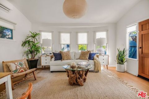 Photo of 5848 1/2 Willoughby Avenue, Los Angeles, CA 90038 (MLS # 26656609)