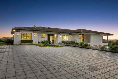 Photo of 19 Gateview Drive, Fallbrook, CA 92028 (MLS # NDP2604745)