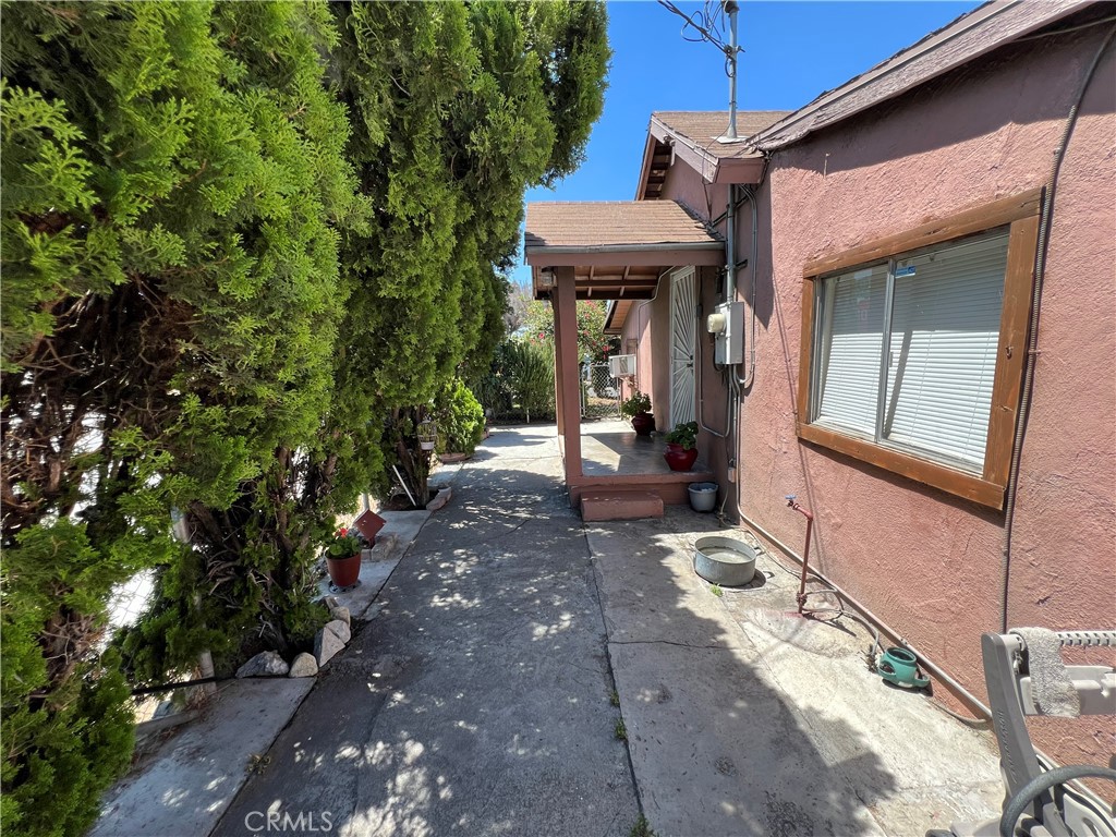 10001 Vine Street