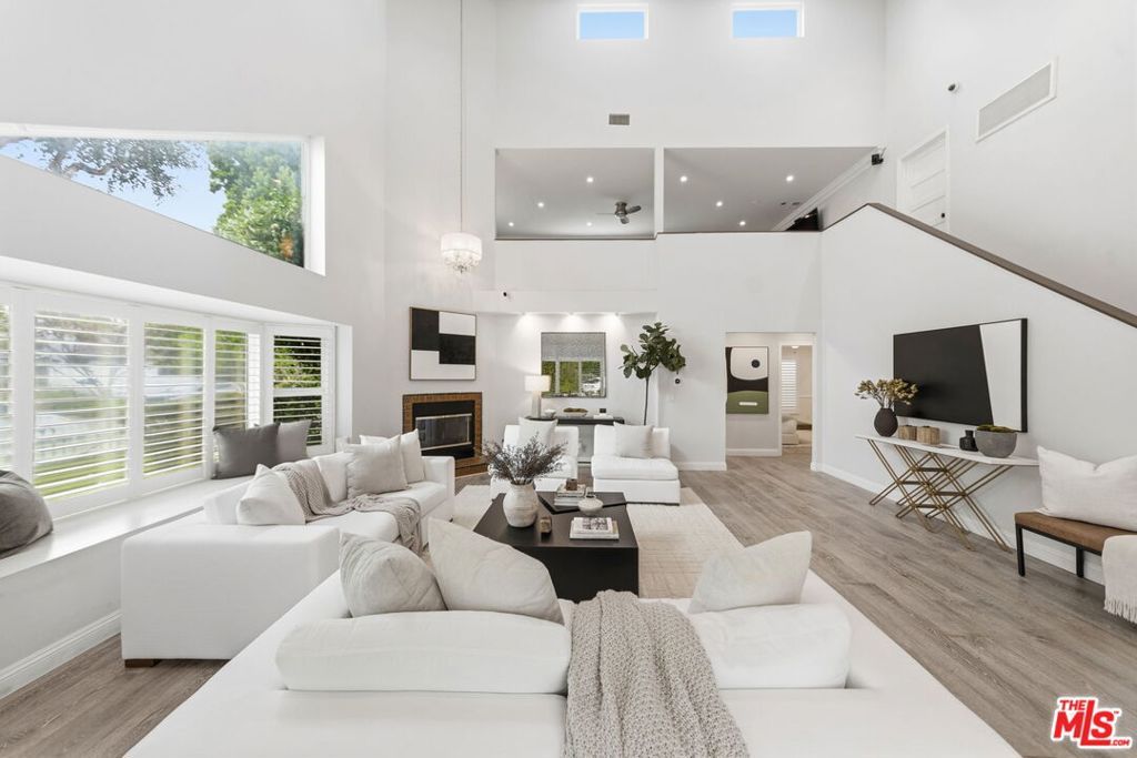 Photo of 12756 Milbank Street, Studio City, CA 91604 (MLS # 26763497)