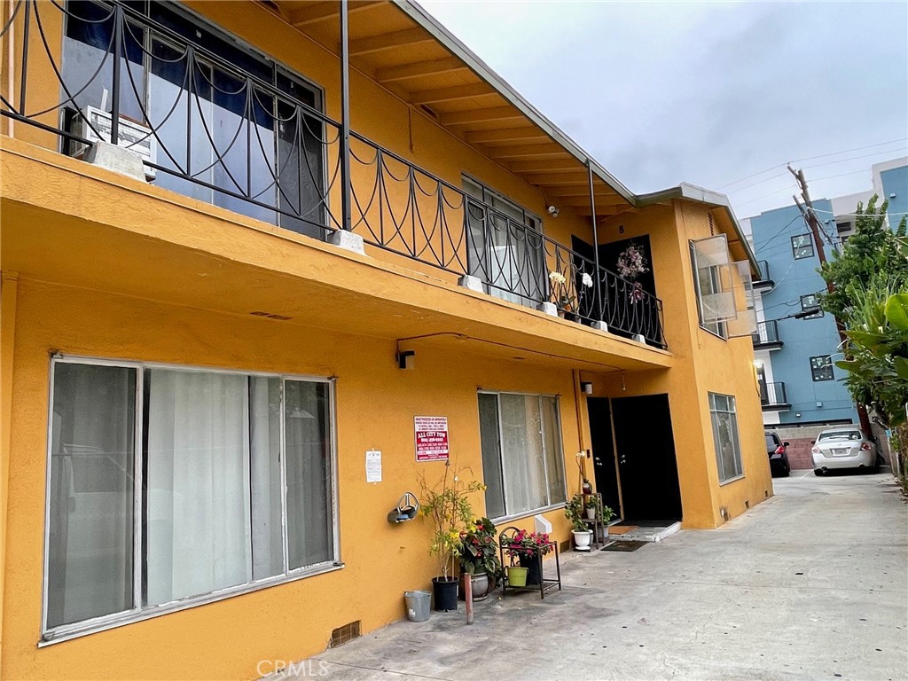 1433 N Bronson Avenue 6