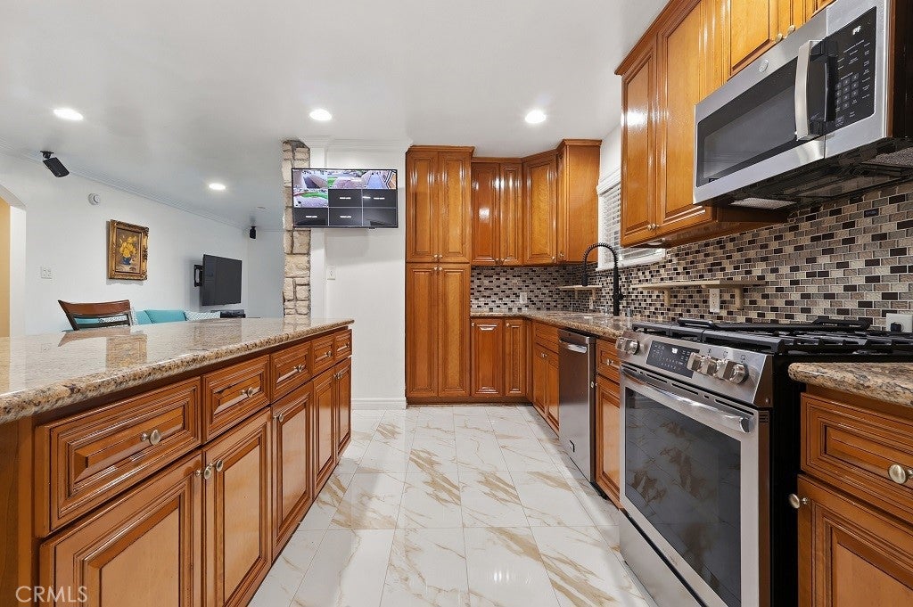 3638 W 157th