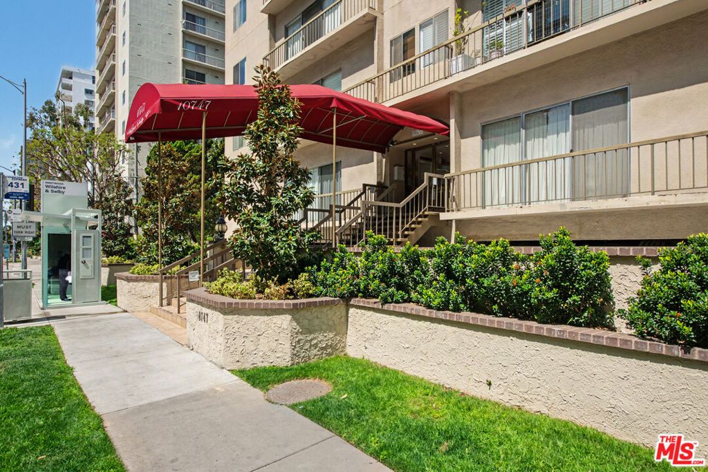 Photo of 10747 Wilshire Boulevard #PH6, Los Angeles, CA 90024 (MLS # 26692587)