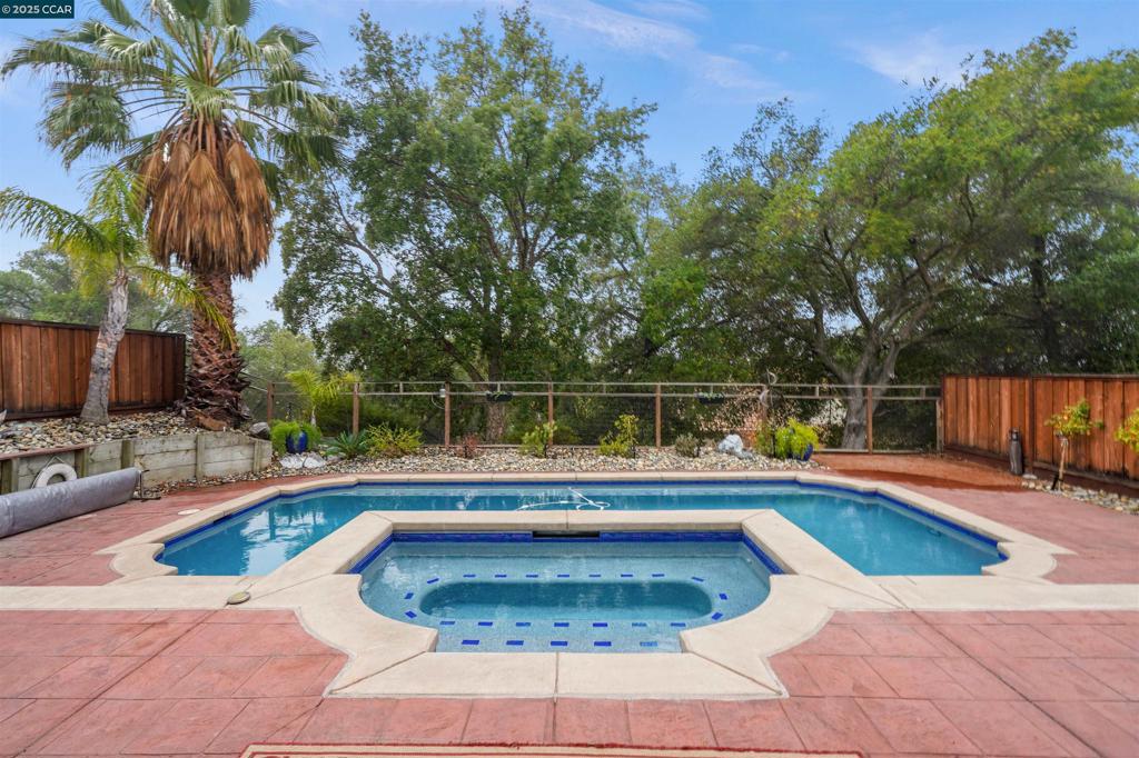 CANYON CREEK - Residential