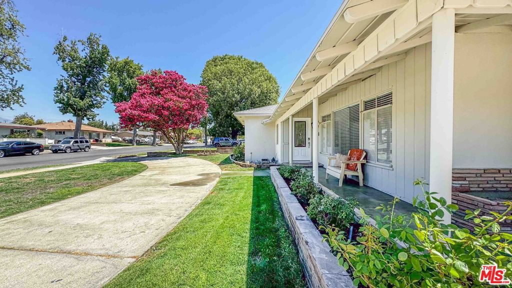 565 W El Morado Court