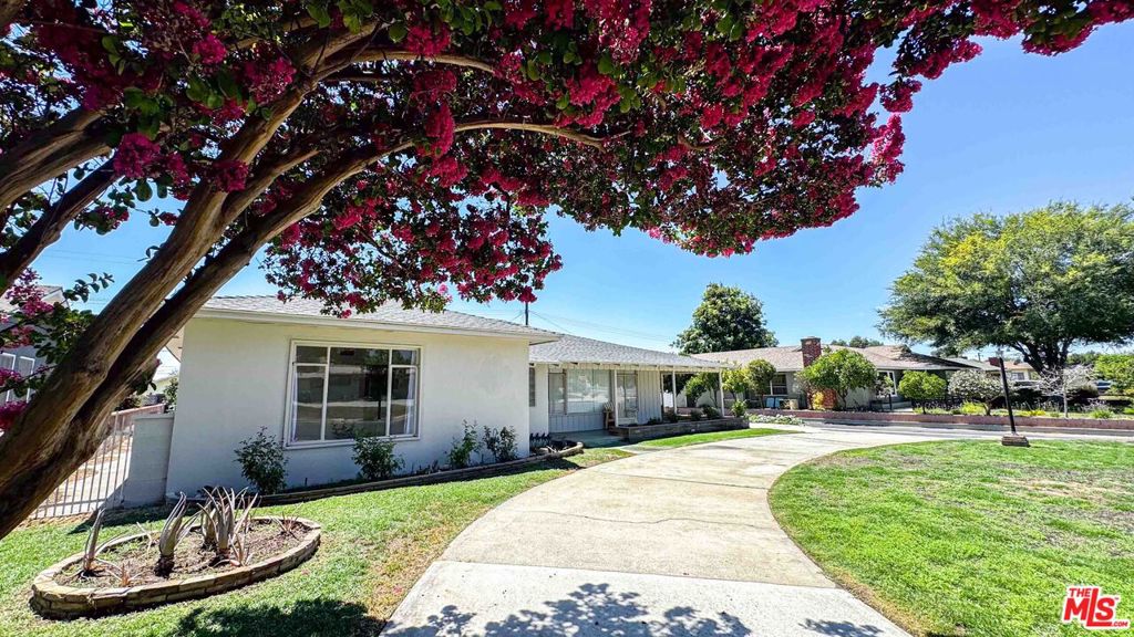 565 W El Morado Court