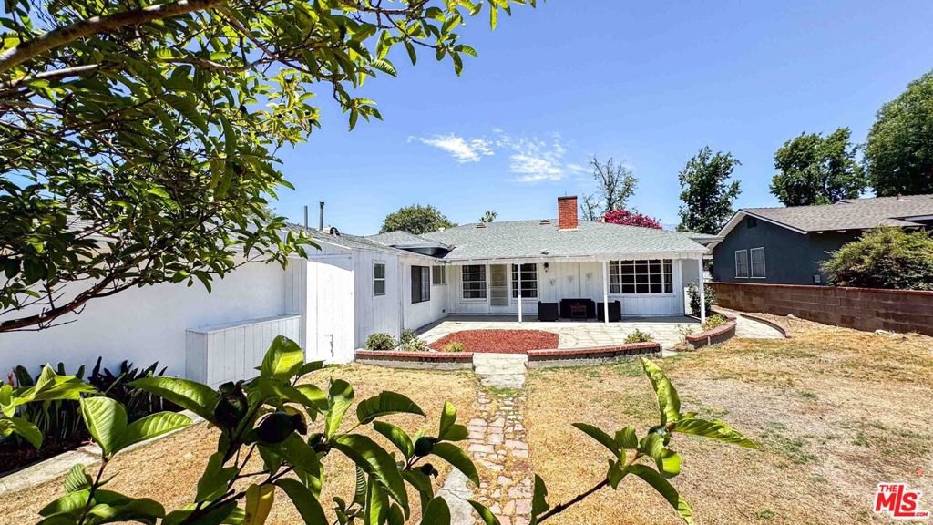 565 W El Morado Court
