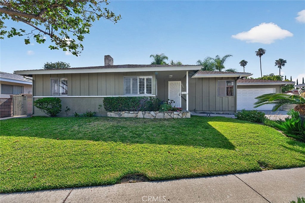 4743 Fendyke Avenue