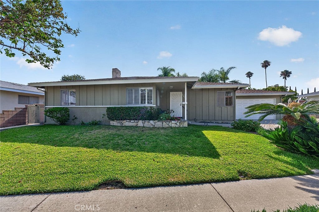 4743 Fendyke Avenue