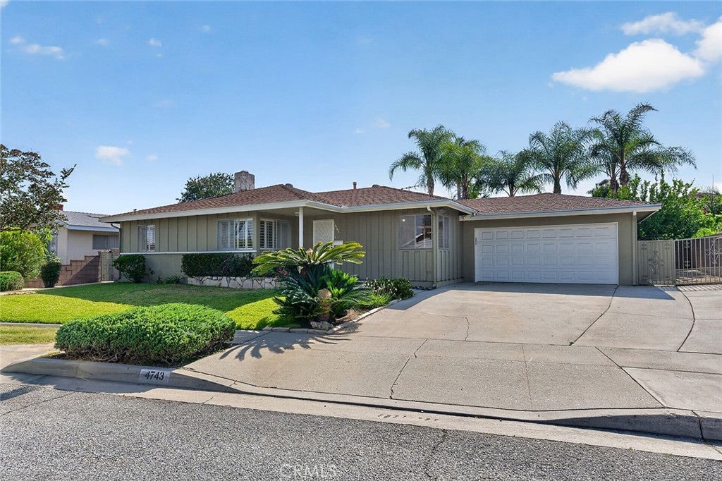 4743 Fendyke Avenue