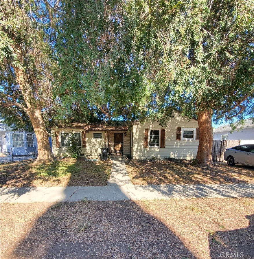 6850 Hesperia AVE, Reseda CA 91335
