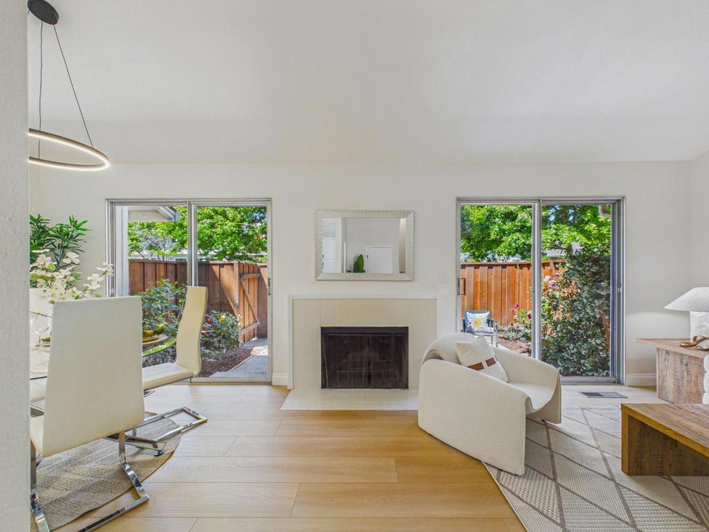 10939 Northshore Square