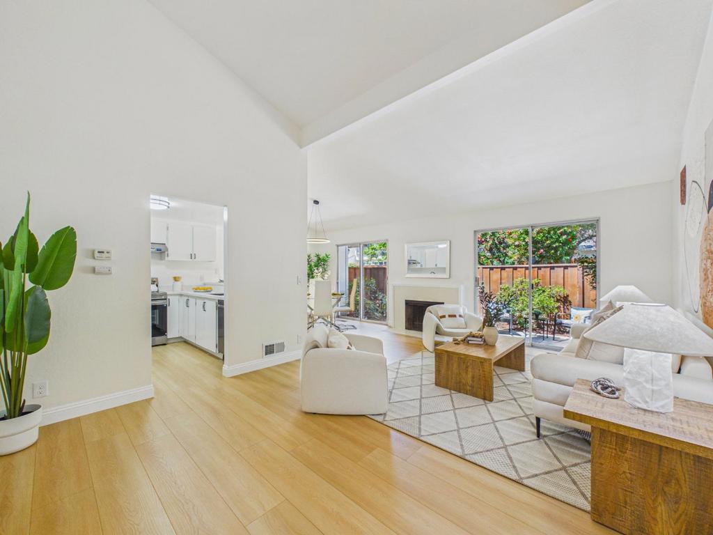 10939 Northshore Square