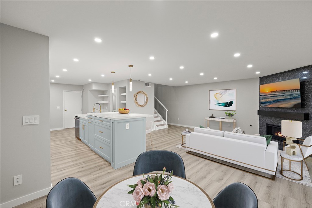 25836 Dana Bluffs W 32