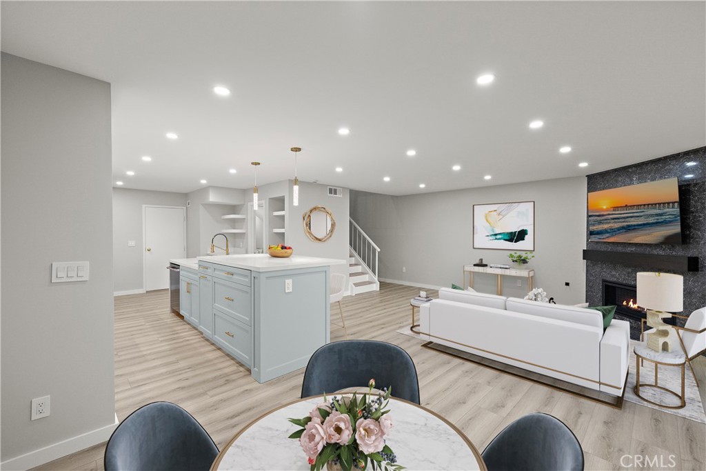 25836 Dana Bluffs W 32