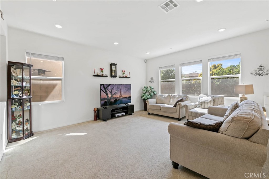2832 E Howlett