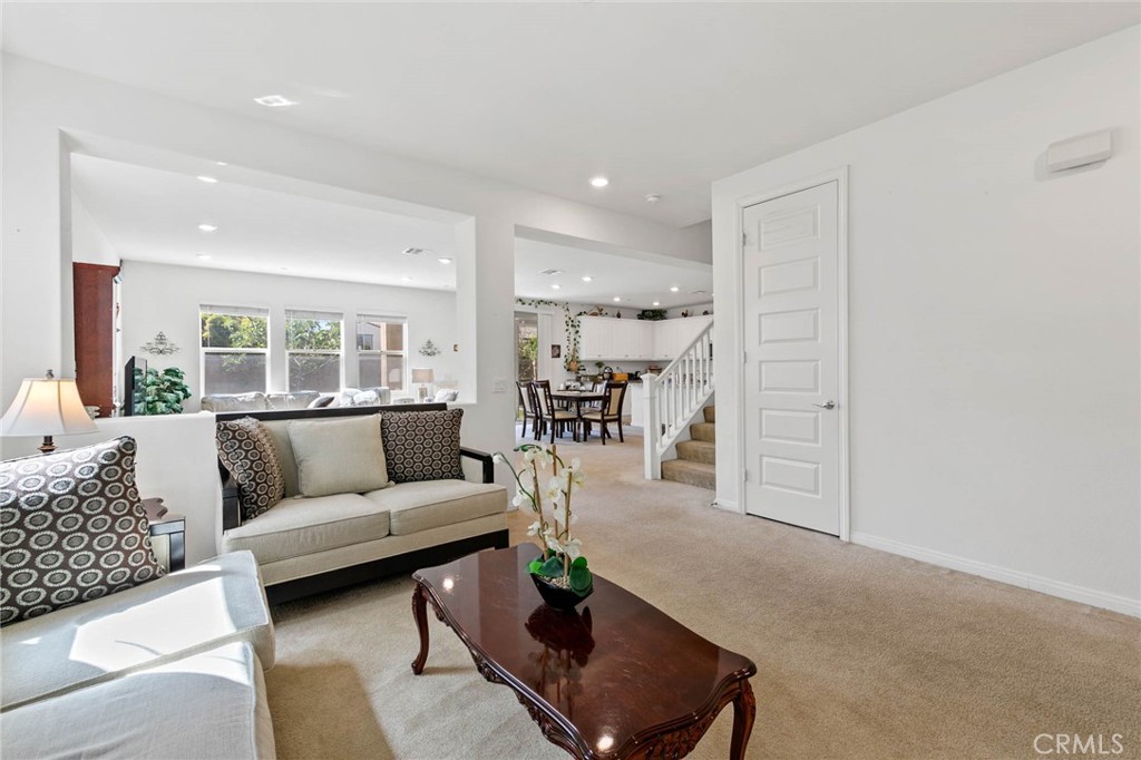 2832 E Howlett
