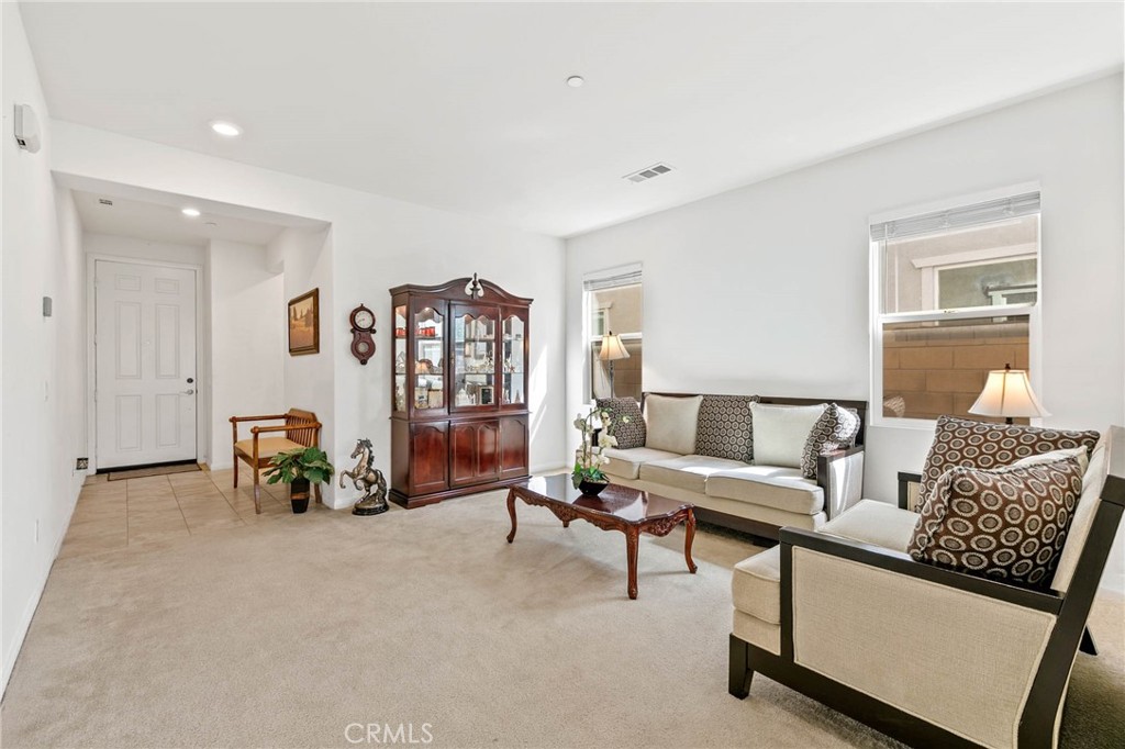 2832 E Howlett