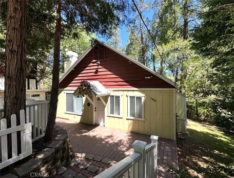 Photo of 23938 Park Ln, Crestline, CA 92325 (MLS # IG26095805)