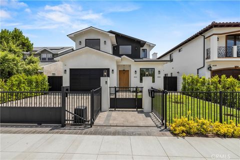 Photo of 4532 Katherine Ave, Sherman Oaks, CA 91423 (MLS # BB25270041)