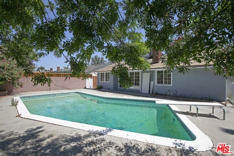 Photo of 19027 Wyandotte Street, Reseda, CA 91335 (MLS # 26851027)