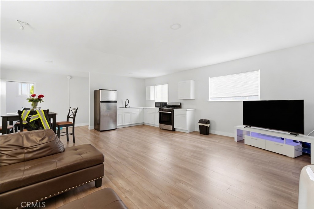 525 N Kenmore Avenue