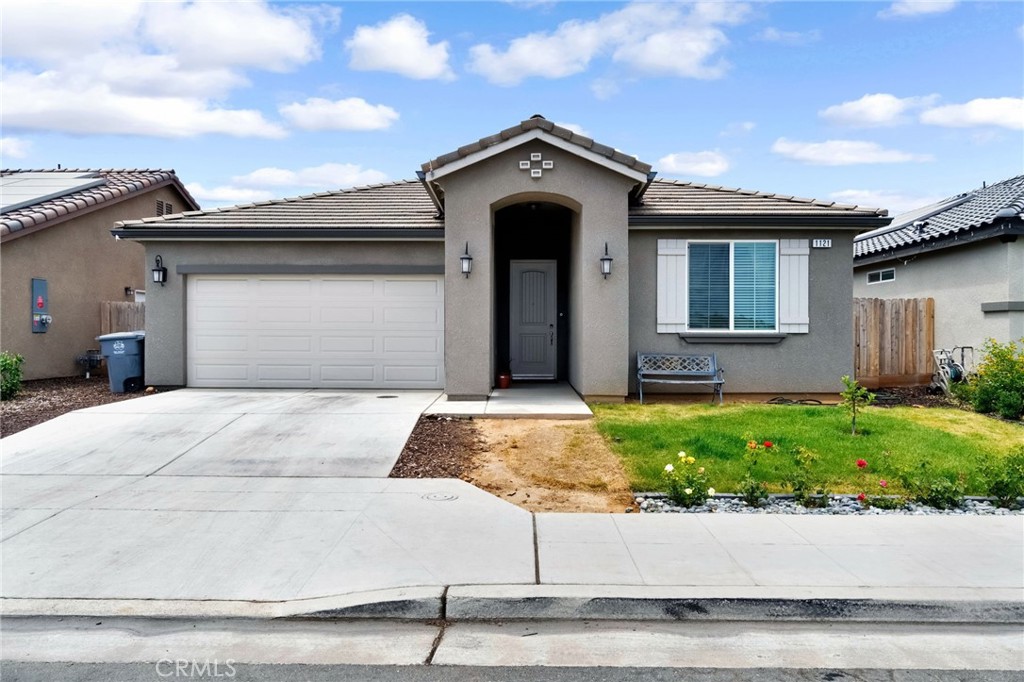 Photo 1 of 30 — 1121 Wasatch, Madera, CA 93638