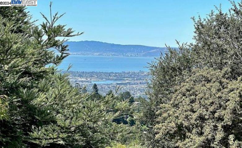 MONTCLAIR - Land