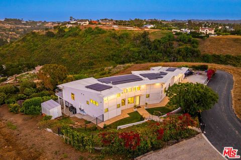 Photo of 28405 Via Acero Street, Malibu, CA 90265 (MLS # 25548427) Photo of 28405 Via Acero Street, Malibu, CA 90265 (MLS # 25548427)