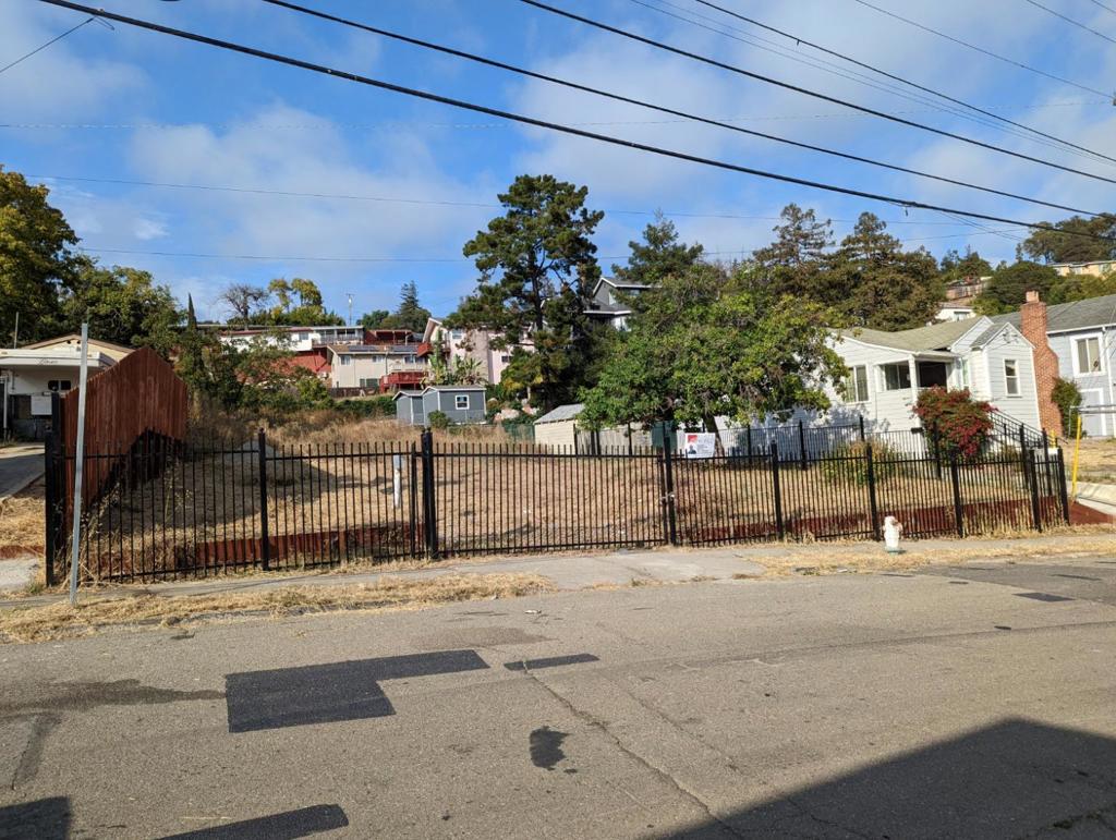 This large 24645 sq' (.566 ac) L- shaped lot has a lower portion which is mostly level and a rear portion which climbs part way up Simson Hill. It is connected to 6935 Simson (043-01) and 7022 Outlook (051-01), which must be purchased together with this lot for a total of 104,443 sq' or (2.4 ac) and providing excellent views toward San Francisco Bay. There is a water meter at the curb, which adds over $60,000 value, and a driveway with legal curb cut which adds thousands to value. Property has a legal address with a mailbox. Records indicate that there was previously a structure on the property. Utilities at the street include water, gas, sewer, electric, telephone, cable and fiber-optic. This is an rare opportunity to build your dream estate, 'urban farm' or potentially develop multiple units. See Oakland Planning code for permitted uses in RD-1, especially for properties over 1 acre.