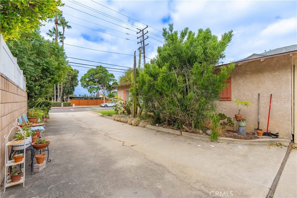 218 E 16th